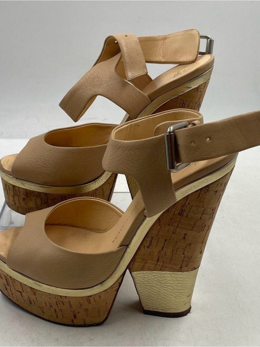 Authentic Giuseppe Zanotti Womens Beige
Gold Wedge Platform Heels EUR 39